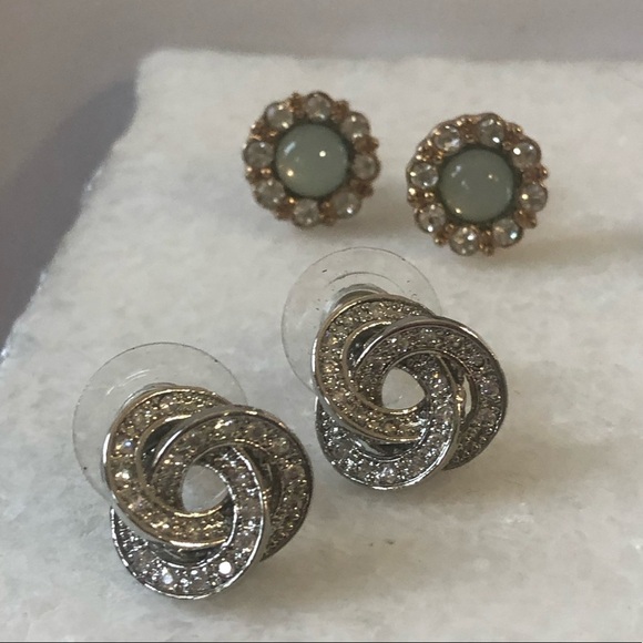 🔥SALE - any 4/$20. Costume Earrings - Picture 2 of 3